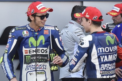 Yamaha MotoGP title rivals Rossi and Lorenzo play down injuries
