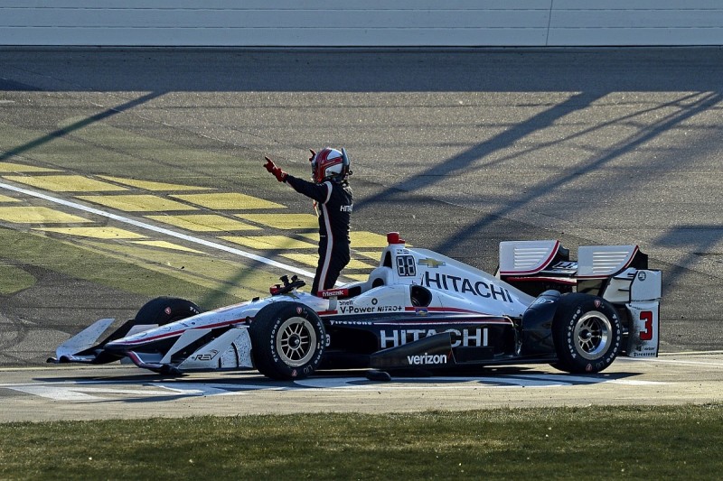 Iowa IndyCar: Helio Castroneves takes first win since 2014