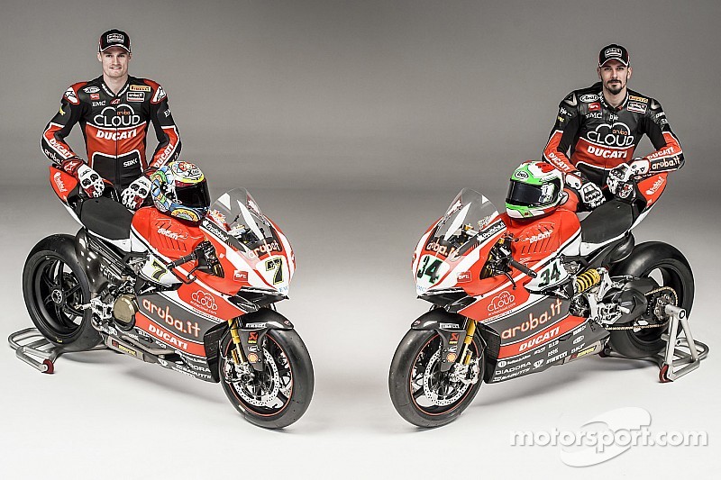 Chaz Davies et Davide Giugliano avec la Ducati Panigale R