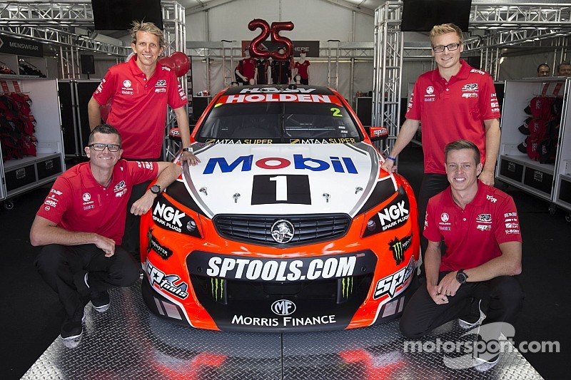 Garth Tander, James Courtney, les copilotes Jack Perkins et Warren Luff dévoilent la livrée 2015 Holden Racing Team