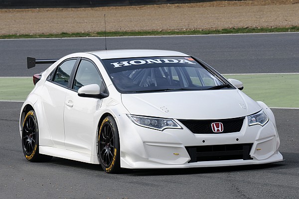 BTCC Honda Civic Type R breaks cover at Brands Hatch