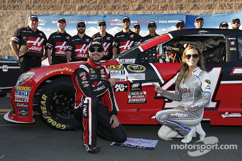 Polesitter Kurt Busch, Stewart-Haas Racing Chevrolet celebrates