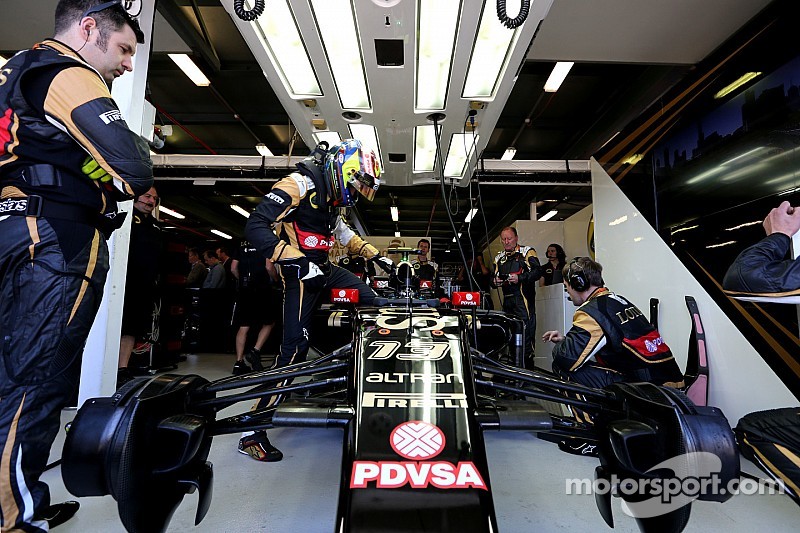 Maldonado dice que Lotus está cerca de Ferrari y Williams