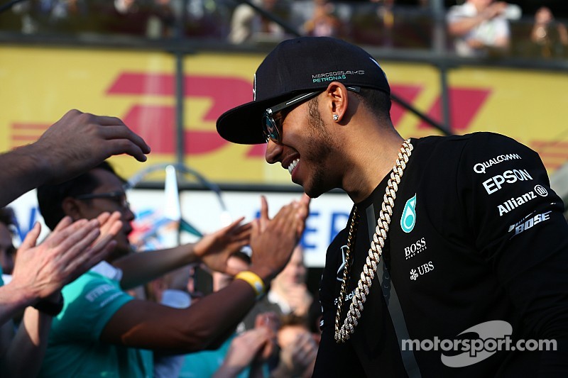 Quejas de Red Bull son "divertidas" para Hamilton
