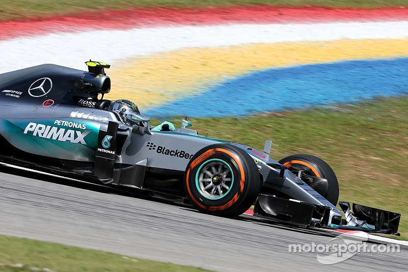 Rosberg fastest, Hamilton breaks down in Sepang F1 first practice