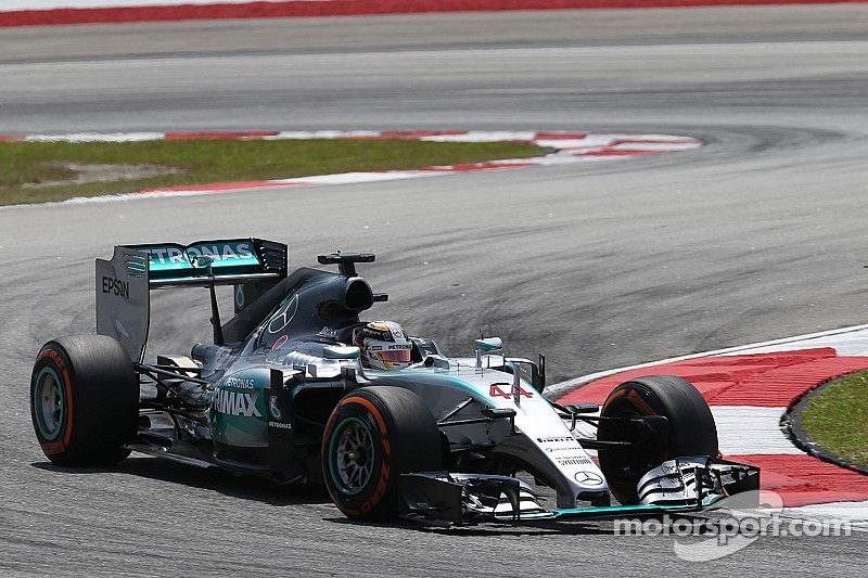Hamilton back on top in second practice