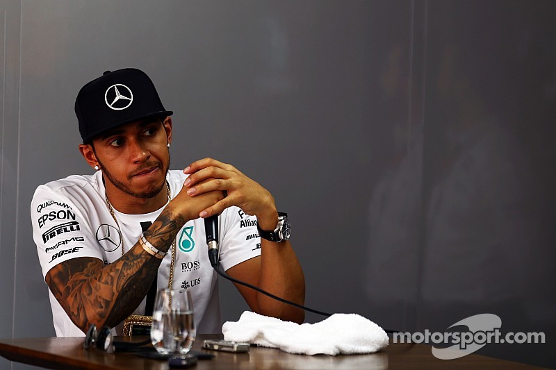 Hamilton se repone ante los problemas