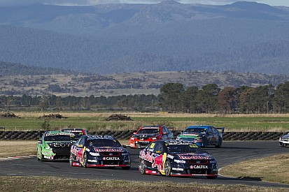 Whincup inherits lead to win at Symmons Plains