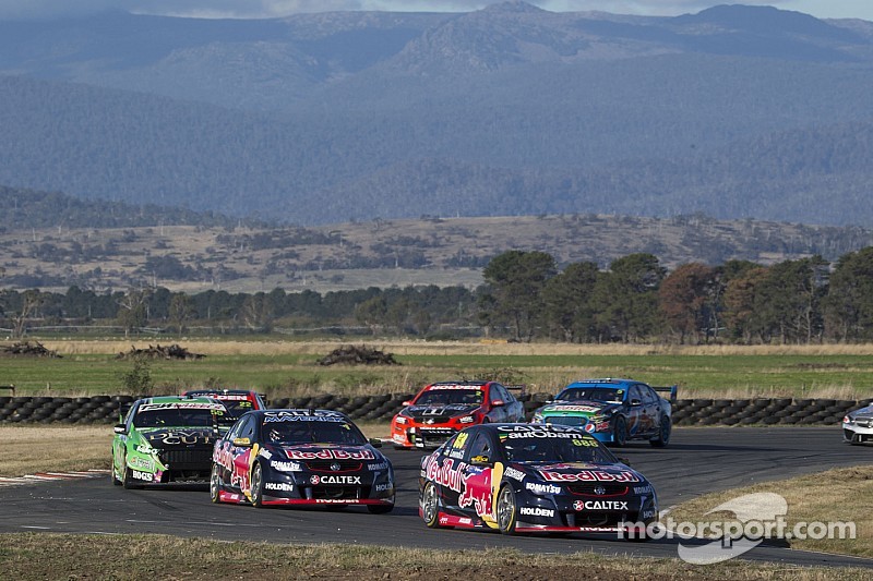 Whincup inherits lead to win at Symmons Plains