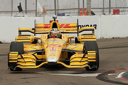 Winglet debris puts IndyCar race under caution one lap in