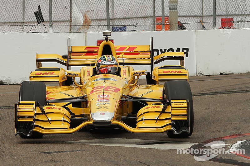 Winglet debris puts IndyCar race under caution one lap in