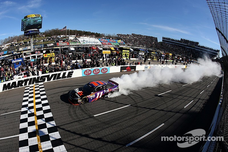 Hamlin holds off charging Keselowski in wreck-filled Martinsville race