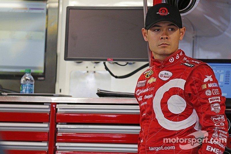 Larson cleared to race at Texas Motor Speedway