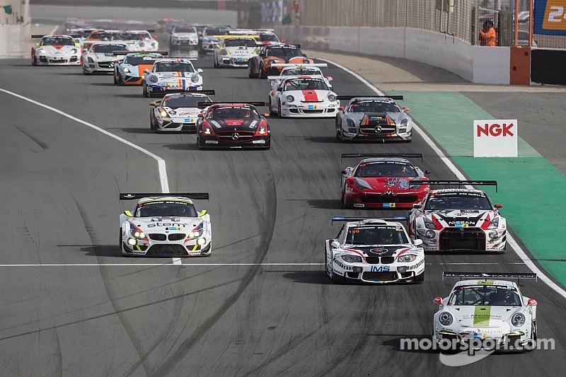 Pace lap: #26 Black Falcon Porsche 991 Cup: Saud Al Faisal, Anders Fjordbach, Keita Sewa, Andreas Weishaupt, Patrick Huisman