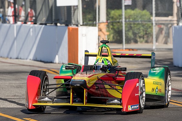 Di Grassi à la fête, Vergne dans le mur