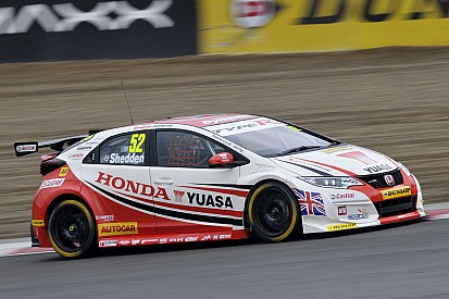 Shedden vence por poco a Priaulx mientras Plato se retira