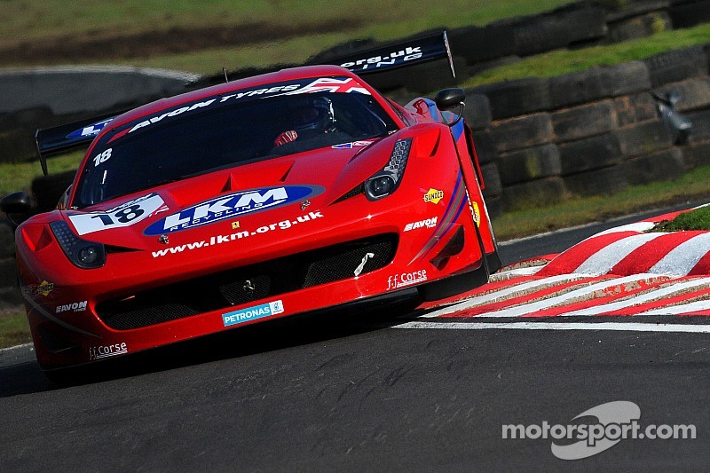 Carroll gana la primera del British GT