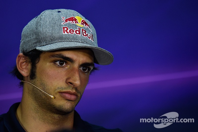 Sainz espera a su debut en China
