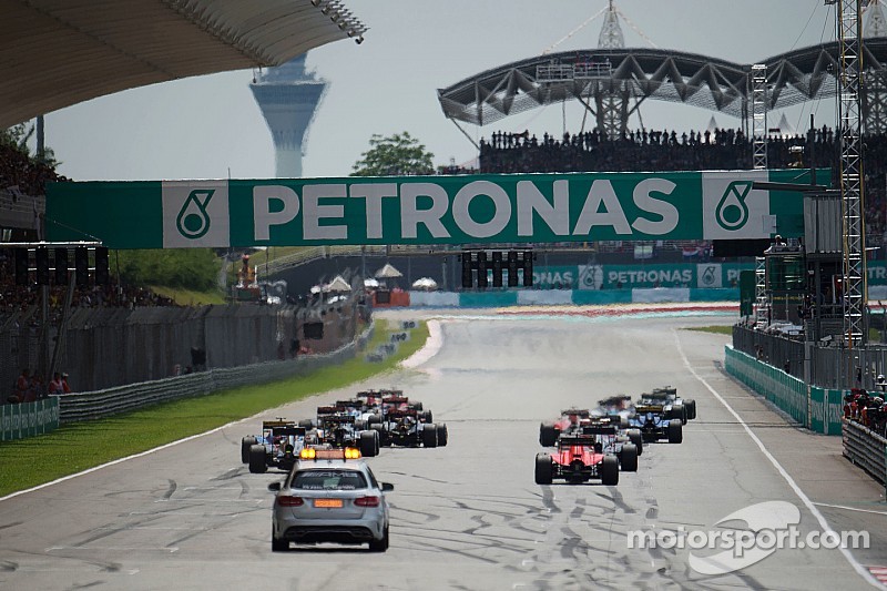 F1 risks "collapse" over costs – Mosley