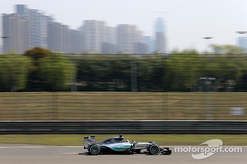 Hamilton leads as Mercedes dominates