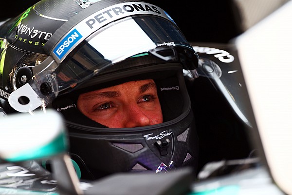 Rosberg laisse s'intercaler du monde entre Hamilton et lui