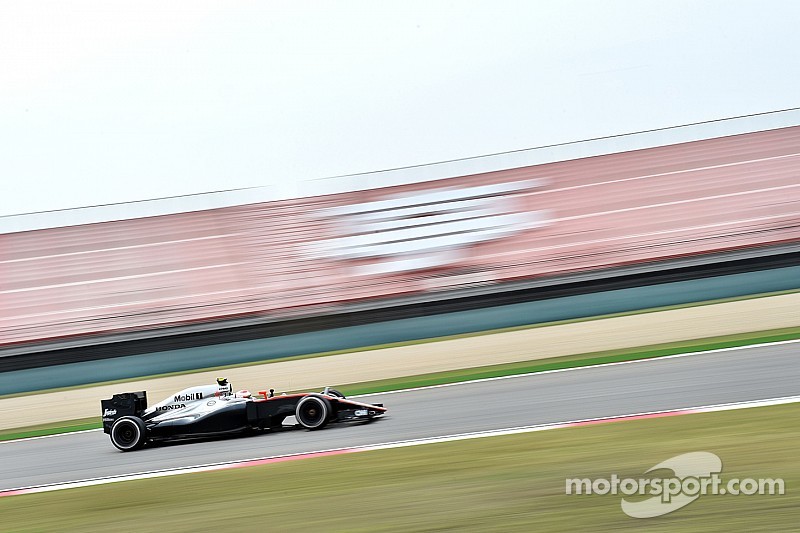 В McLaren сдержанно оценивают итоги пятницы