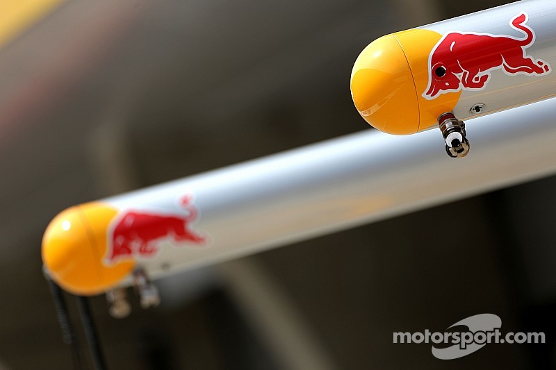 Известные гонщики примут участие в новой забаве от Red Bull