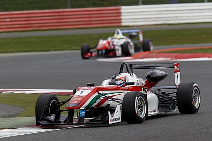 Rosenqvist dominates damp Silverstone opener
