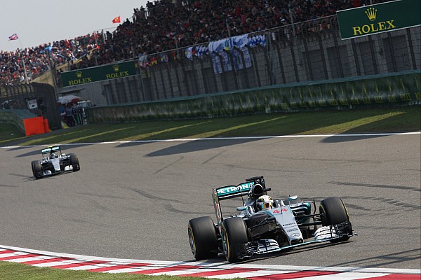 Lewis Hamilton répond à Rosberg - "Je ne suis pas là pour faire sa course"