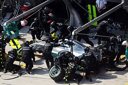Pirelli: Hamilton wins in China with soft-soft-medium two-stop strategy