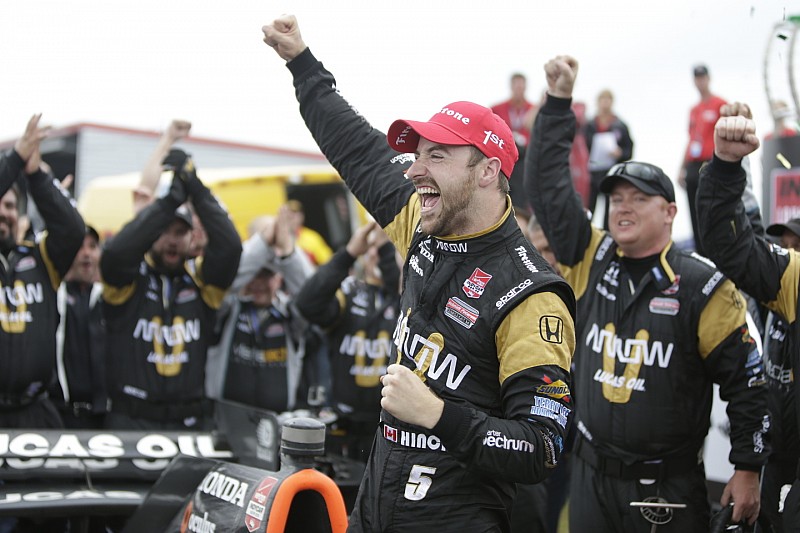Hinchcliffe wins rain-marred and crash-filled race NOLA