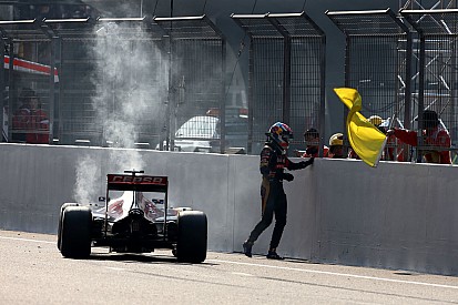 Verstappen, frustrado por su retiro en China