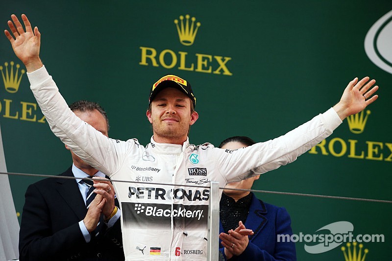 Rosberg se frusta, pero mira hacia adelante