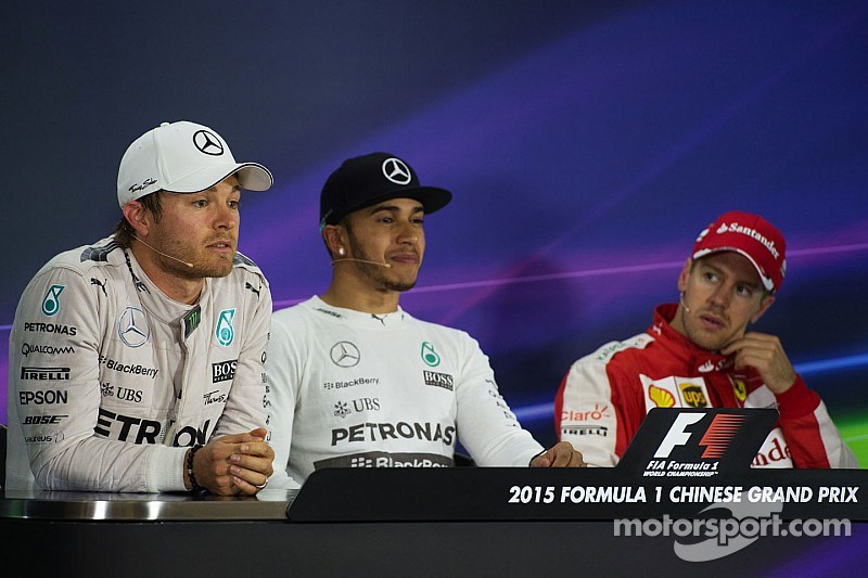 Vettel "recibiría" bien que el dúo de Mercedes tenga problemas en la pista
