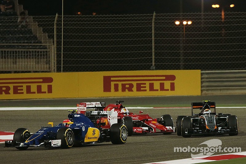 Vettel evita una penalización en la grilla de Baréin