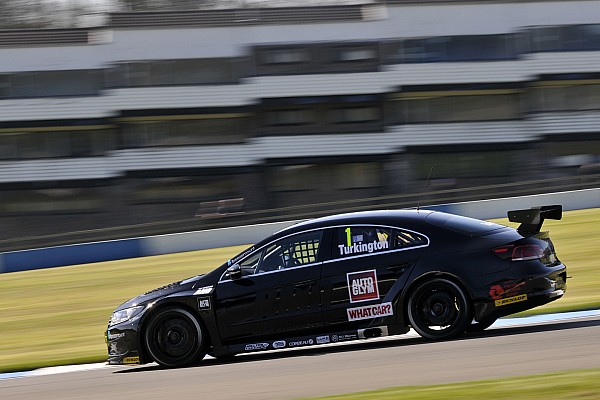 Turkington pips Shedden and Plato to Donington pole