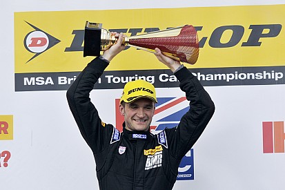 Turkington dominates eventful second Donington race