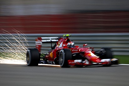GP de Baréin, resultados de la carrera: Kimi divide a Mercedes