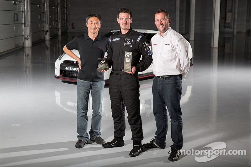 Le créateur de Gran Turismo, Kazunori Yamauchi, avec Gaëtan Paletou et Darren Cox