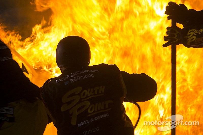 Vidéo - Un stand de NASCAR prend feu à Richmond