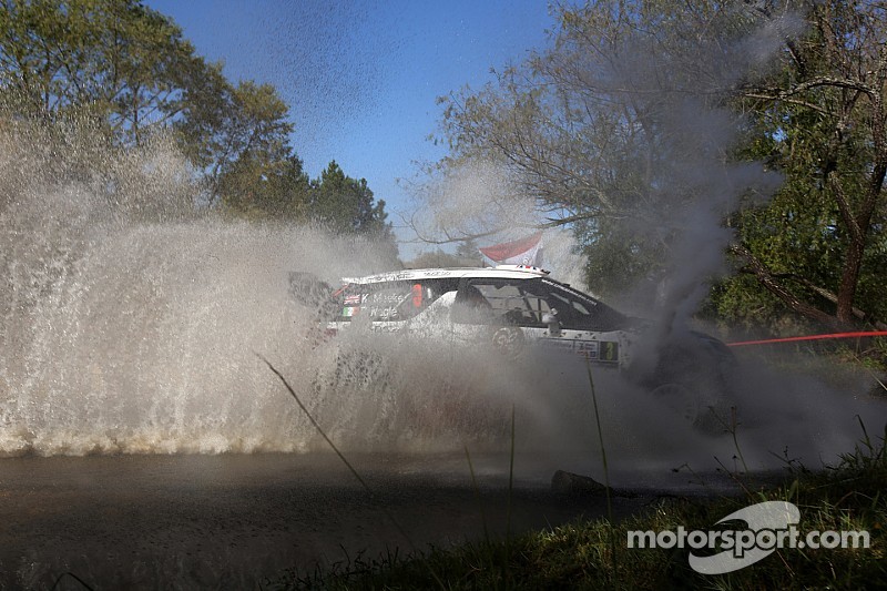Meeke leads for Citroen but Ostberg closes in Argentina