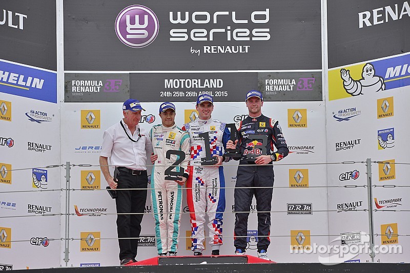 Podio: segundo lugar, Jazeman Jaafar, Fortec Motorsports, el ganador, Oliver Rowland, Fortec Motorsp