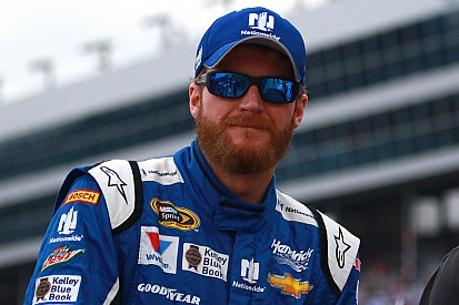 Earnhardt and Stewart tangle at Richmond - video