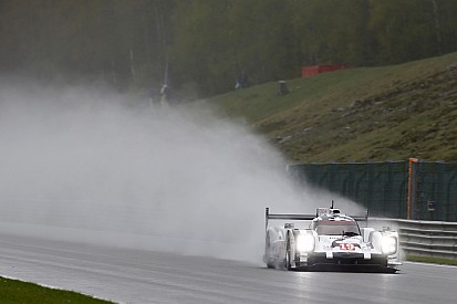Porsche lideró una segunda práctica mojada en Spa