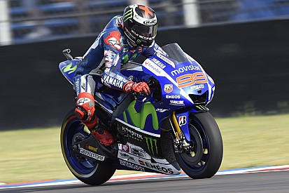 Lorenzo sends an early warning shot to rivals in Jerez MotoGP practice