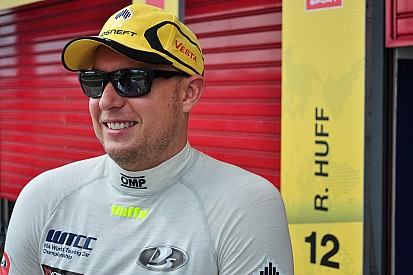 Huff hospitalised after WTCC test crash