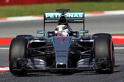 Hamilton strikes back, Vettel splits Mercedes duo in FP2