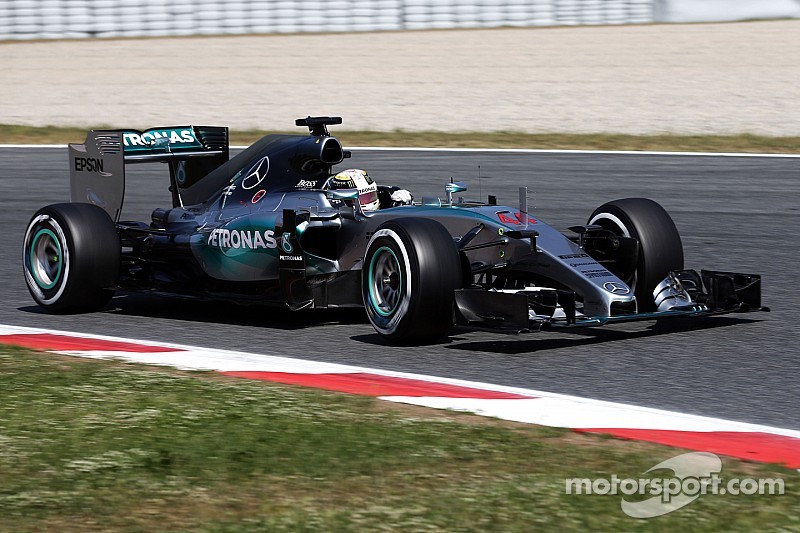 Hamilton blames lack of balance for pole defeat