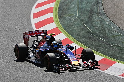 Carlos Sainz sorprende en casa