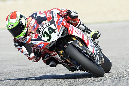 Giugliano termina con el dominio de los británicos en el Mundial de Superbike
